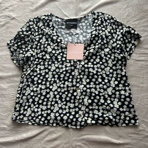 NWT Women’s Kittenish Cropped Button Up